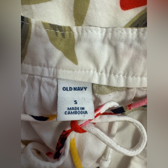 Old Navy White Floral Top with Red and Green Accents - Picture 2 of 5